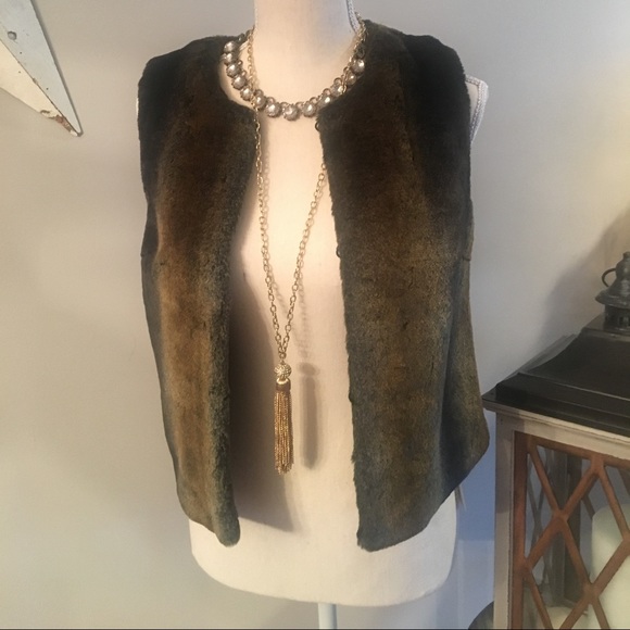 Trina Turk Jackets & Blazers - 🎁Trina Turk NWT Fur Vest